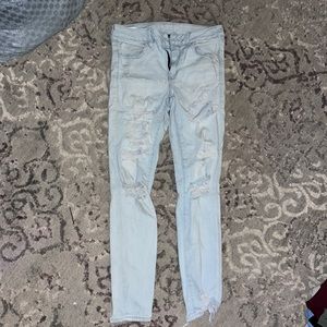stretchy , light wash skinny jeens !